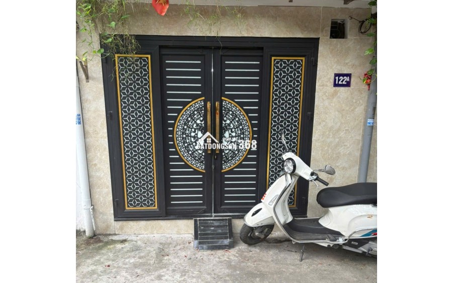 Bán nhà tầng 1 khu tập thể Nghĩa Tân 55m², ô tô đỗ cửa, sổ đỏ chính chủ, vị trí đẹp
